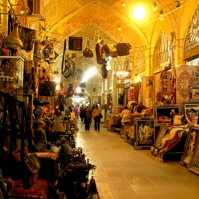 دالان‌های هزارتوی بازار وکیل
